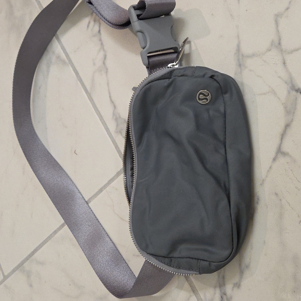 Lululemon Everywhere Belt Bag